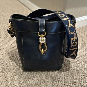 Dooney & Bourke Sadie Feed bag in Navy Florentine